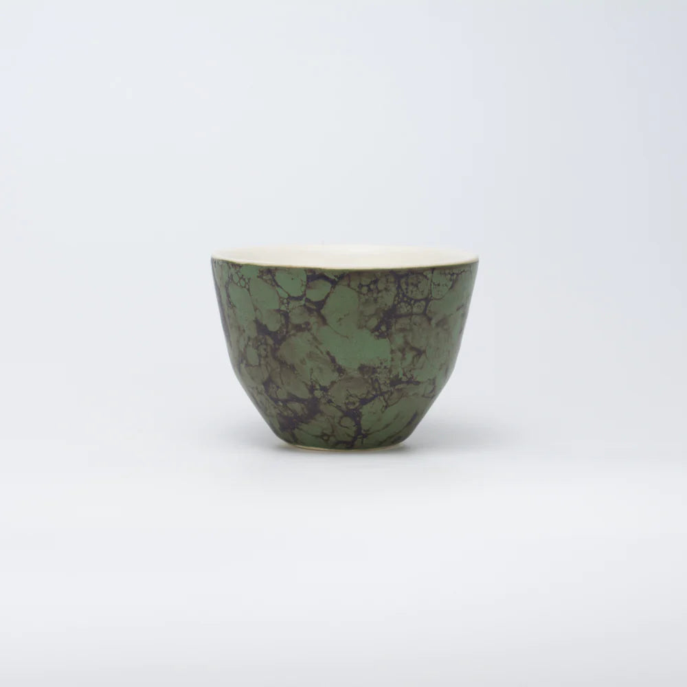 Porcelánový hrnek Brown on Green