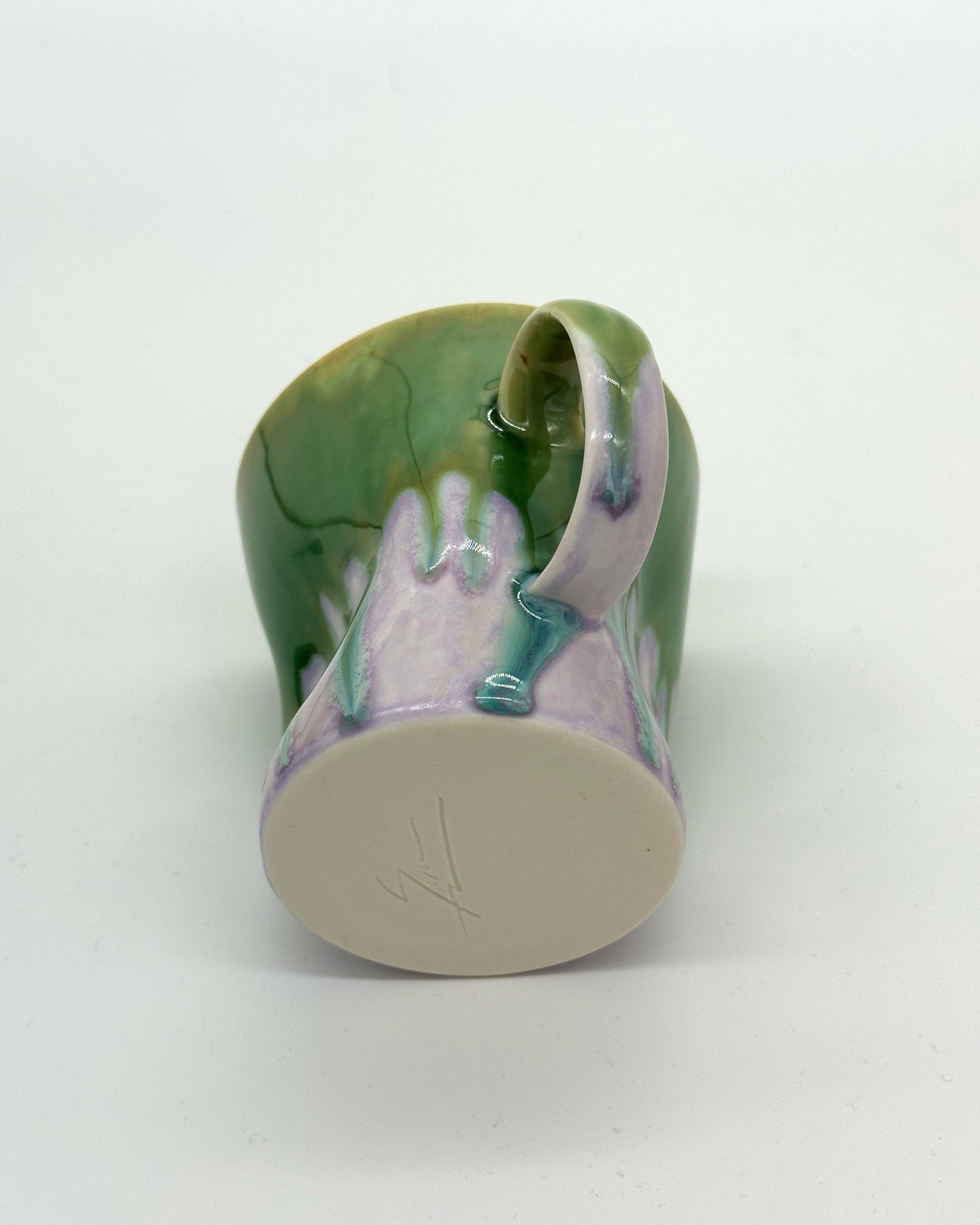 Deformovaný porcelánový hrnek SGW Lab