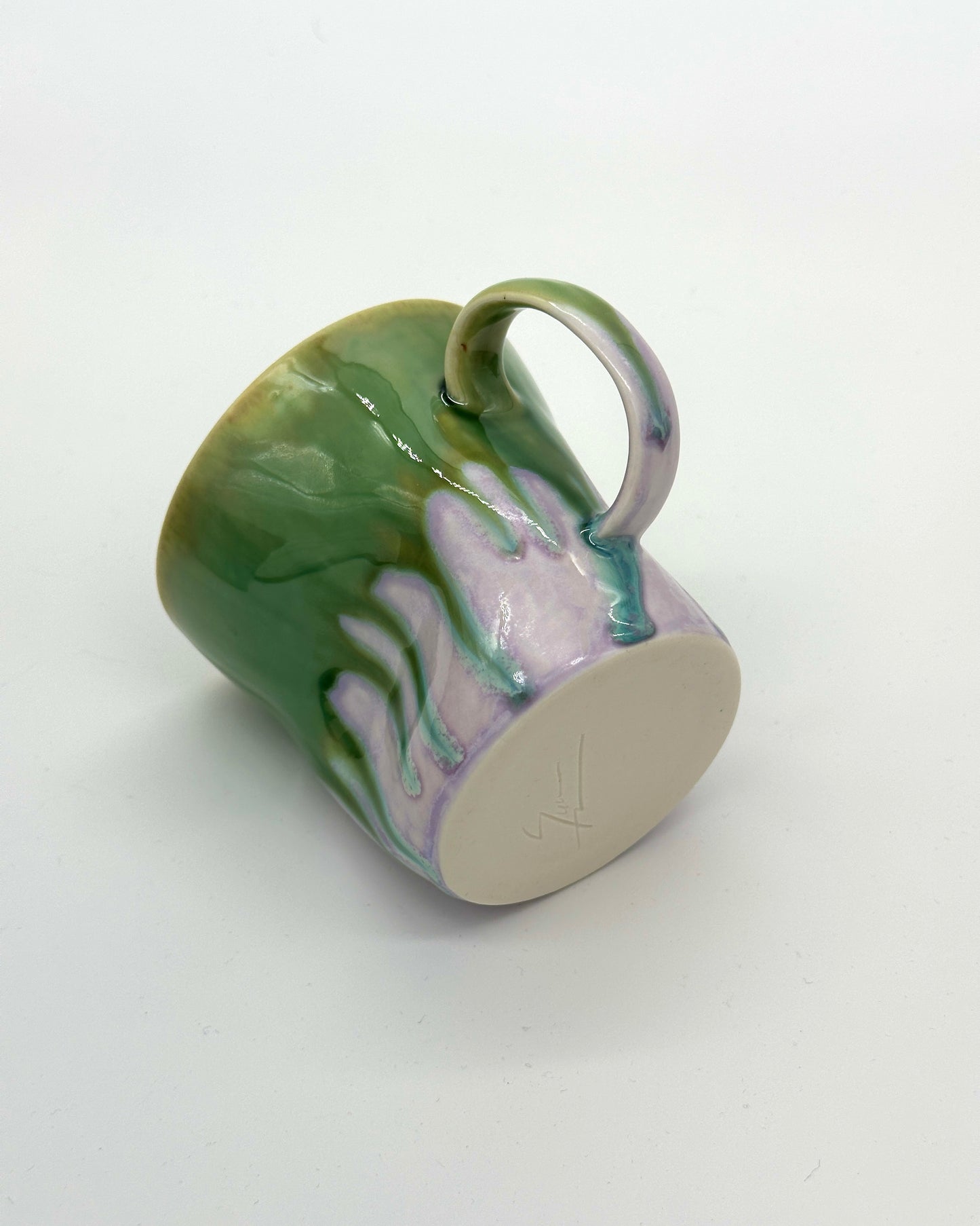Deformovaný porcelánový hrnek SGW Lab