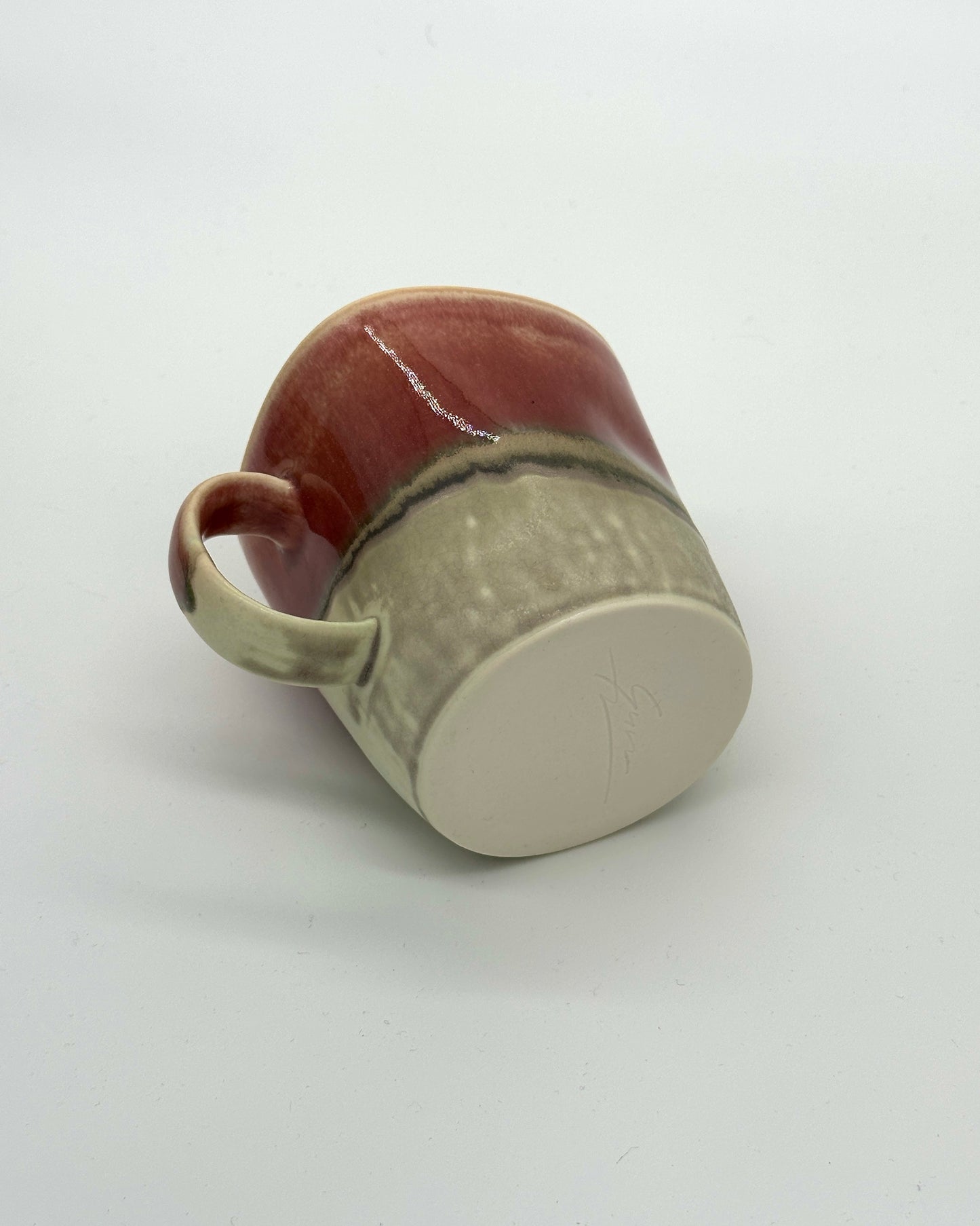 Deformovaný porcelánový hrnek SGW Lab