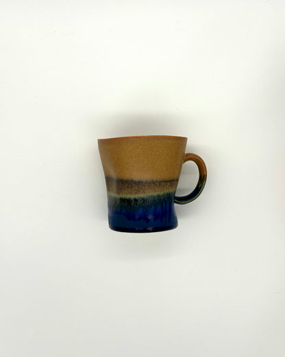 Deformovaný porcelánový hrnek SGW Lab