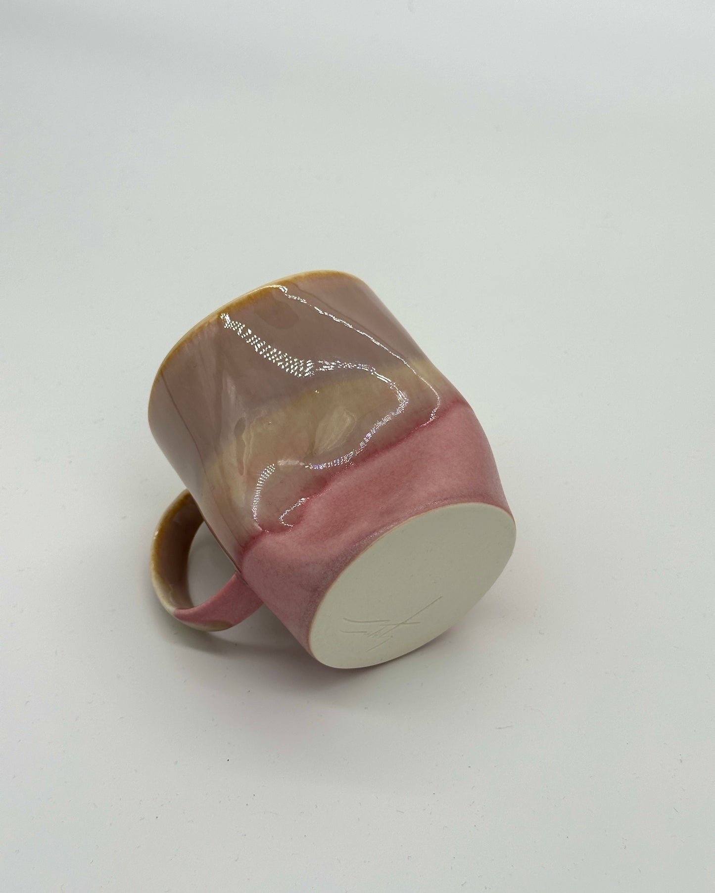 Deformovaný porcelánový hrnek SGW Lab