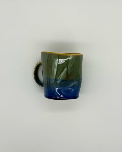 Deformovaný porcelánový hrnek SGW Lab