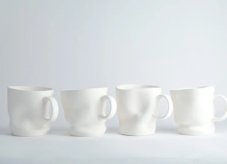 Deformovaný porcelánový hrnek SGW Lab