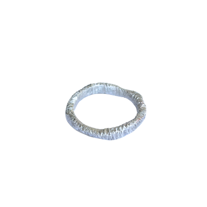 Stříbrný prsten Textured Wavy od Sonnoa